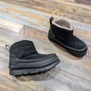 Manitobah Waterproof Pacific Insulated Puffer boots Size 9